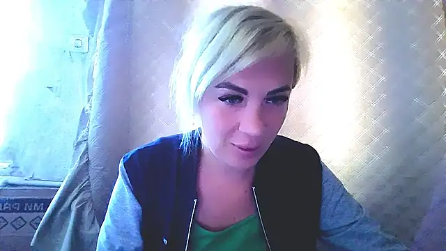 Snapshot of EmmaCat_ chatting on 09-14-25, 09:52 EmmaCat online show from 09-14-25, 09:52