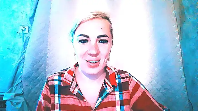 Snapshot of EmmaCat_ chatting on 09-15-25, 05:29 EmmaCat online show from 09-15-25, 05:29