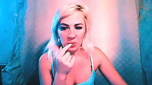 Snapshot of EmmaCat_ chatting on 09-17-25, 05:20 EmmaCat online show from 09-17-25, 05:20