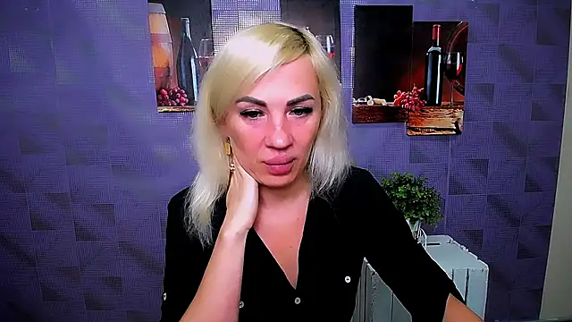 Snapshot of EmmaCat_ chatting on 09-18-25, 05:31 EmmaCat online show from 09-18-25, 05:31