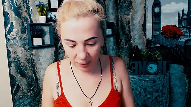 EmmaCat  online show from 10-17-25, 05:21