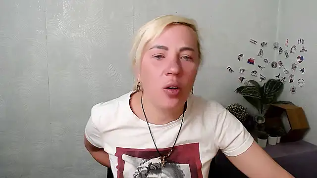 EmmaCat  online show from 05-07-26, 04:07