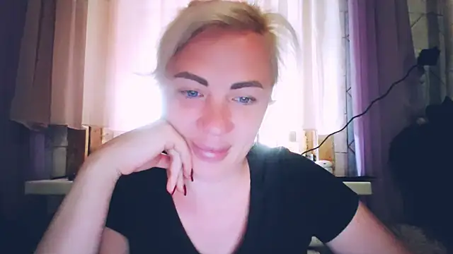 EmmaCat  online show from 05-20-26, 05:57