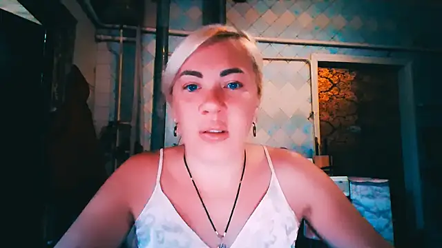 EmmaCat  online show from 06-17-26, 04:15