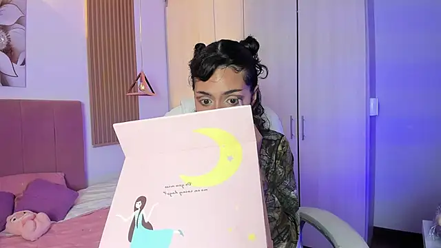 KoraRousee online show from 10-14-25, 01:45