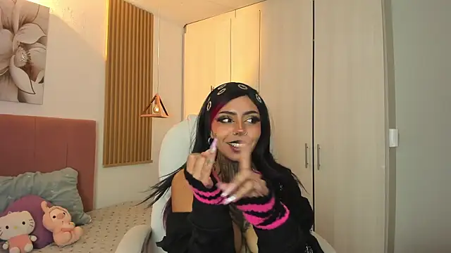 KoraRousee online show from 10-28-25, 01:47