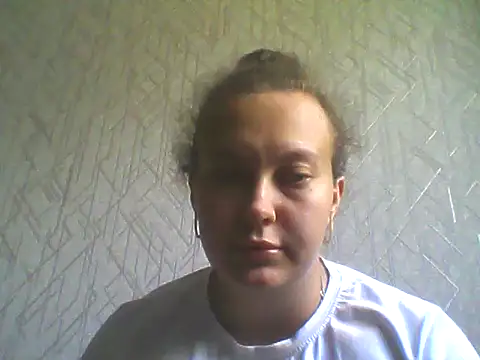 Snapshot of Veyrosaa chatting on 09-20-25, 01:39 Veyrosaa online show from 09-20-25, 01:39