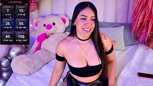 sofiawalker online show from 10-31-25, 04:41