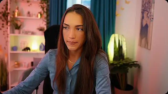 Snapshot of Alexis_Love_ chatting on 10-01-25, 01:06 Alexis Love online show from 10-01-25, 01:06