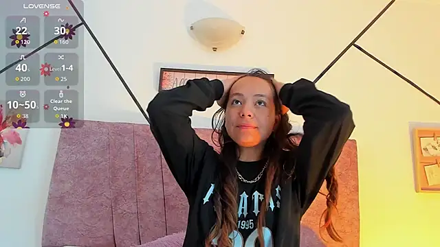 Julieta Lein online show from 10-18-25, 01:45