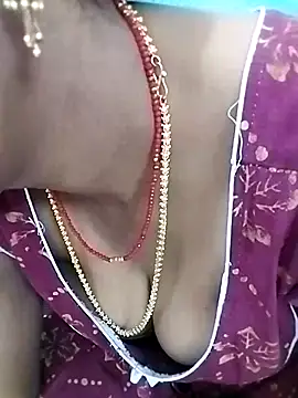 Snapshot of Richa-sexyhot chatting on 09-15-25, 08:25 Richa-sexyhot online show from 09-15-25, 08:25