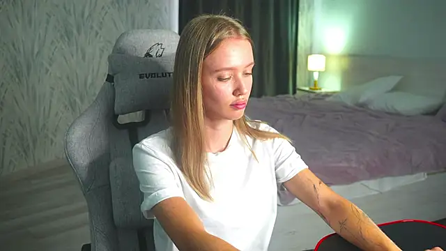AlyssaSelmon online show from 09-13-25, 04:45