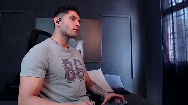Snapshot of RichardMilleer chatting on 04-14-26, 03:07 RichardMilleer online show from 04-14-26, 03:07