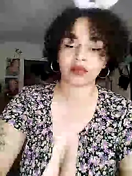 Julie wallace online show from 11-04-25, 09:03