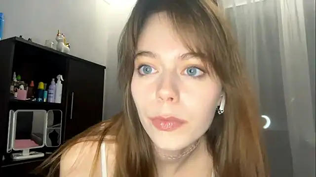 Snapshot of YourLittleElfie chatting on 09-16-25, 03:57 YourLittleElfie online show from 09-16-25, 03:57