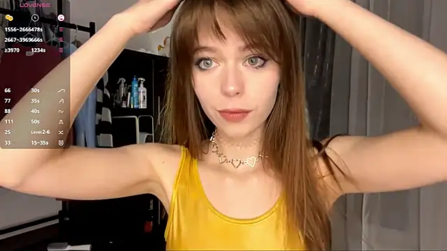 Snapshot of YourLittleElfie chatting on 10-04-25, 03:32 YourLittleElfie online show from 10-04-25, 03:32