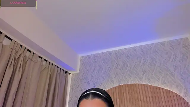 Sophiie Belle online show from 10-15-25, 01:22