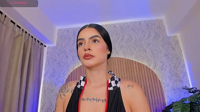 Sophiie Belle online show from 10-17-25, 01:14