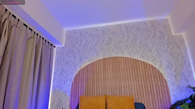 Sophiie Belle online show from 10-23-25, 01:10