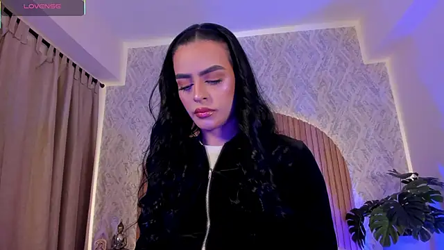 Sophiie Belle online show from 10-25-25, 01:51