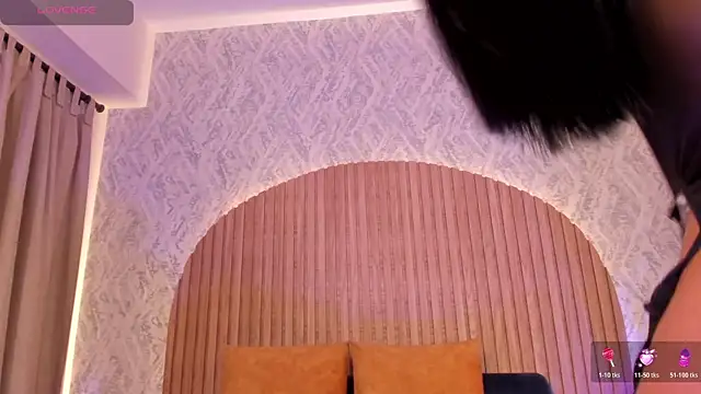 Sophiie Belle online show from 10-27-25, 02:10