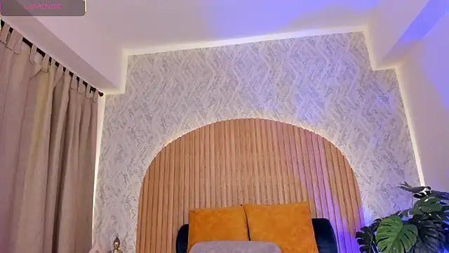 Sophiie Belle online show from 10-30-25, 01:45