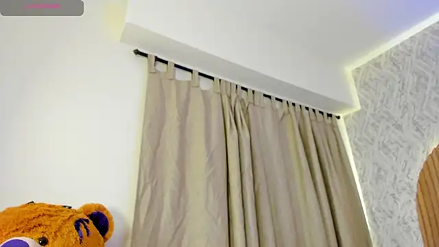 Sophiie Belle online show from 10-31-25, 01:34