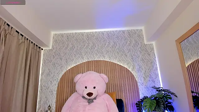 Sophiie Belle online show from 11-04-25, 02:27