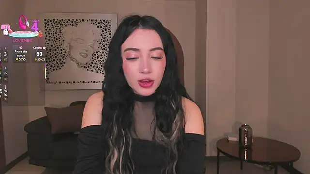 Snapshot of KatieAngelX chatting on 10-20-25, 11:21 KatieAngelX online show from 10-20-25, 11:21