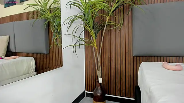 EmillyHarper  online show from 09-20-25, 03:51