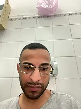 Snapshot of pauzudomoreno1 chatting on 12-13-25, 08:14 pauzudomoreno1 online show from 12-13-25, 08:14