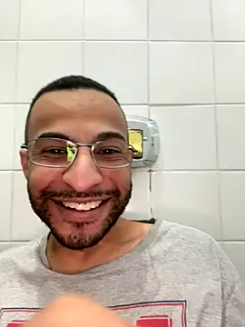 Snapshot of pauzudomoreno1 chatting on 12-17-25, 09:32 pauzudomoreno1 online show from 12-17-25, 09:32