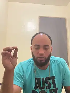 Snapshot of LeoPR00 chatting on 09-21-25, 10:39 LeoPR00 online show from 09-21-25, 10:39