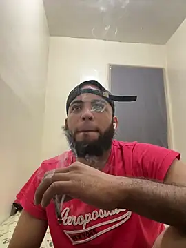 Snapshot of LeoPR00 chatting on 10-07-25, 01:14 LeoPR00 online show from 10-07-25, 01:14