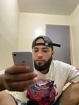 Snapshot of LeoPR00 chatting on 10-12-25, 04:55 LeoPR00 online show from 10-12-25, 04:55