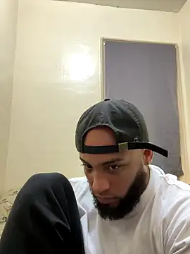 Snapshot of LeoPR00 chatting on 10-14-25, 05:30 LeoPR00 online show from 10-14-25, 05:30