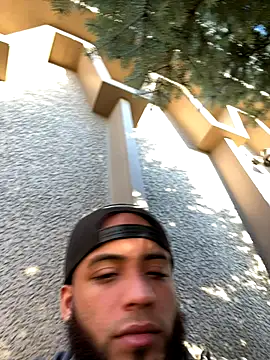 Snapshot of LeoPR00 chatting on 10-18-25, 09:15 LeoPR00 online show from 10-18-25, 09:15