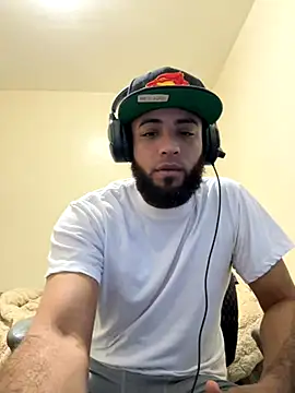 Snapshot of LeoPR00 chatting on 10-28-25, 02:31 LeoPR00 online show from 10-28-25, 02:31