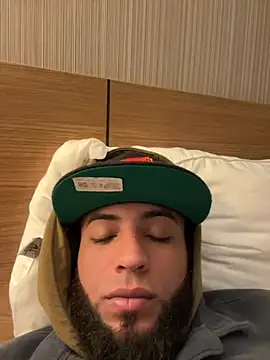 Snapshot of LeoPR00 chatting on 11-01-25, 01:18 LeoPR00 online show from 11-01-25, 01:18