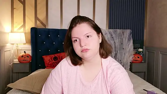 Vanessa Rise online show from 10-23-25, 05:51