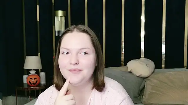 Vanessa Rise online show from 10-31-25, 06:58