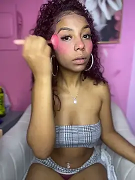 Snapshot of PrettyTiana_ chatting on 11-28-25, 10:01 PrettyTiana online show from 11-28-25, 10:01