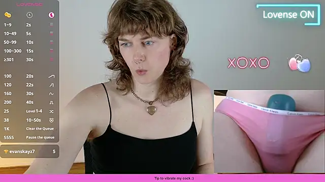 Snapshot of tsellieryder chatting on 03-08-26, 01:47 tsellieryder online show from 03-08-26, 01:47