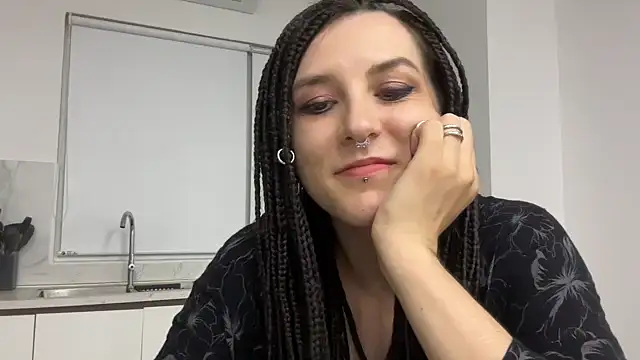 Snapshot of Meliora chatting on 09-17-25, 03:35 Meliora online show from 09-17-25, 03:35