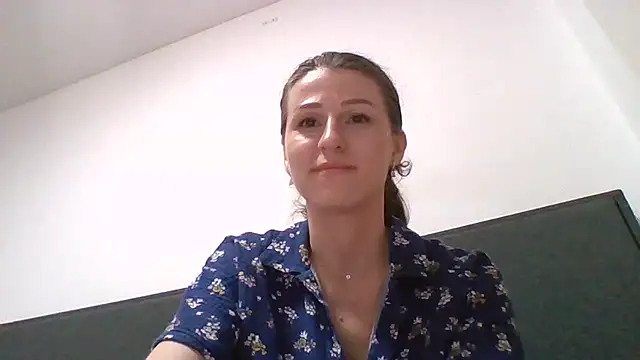 Yverlia online show from 10-04-25, 08:29
