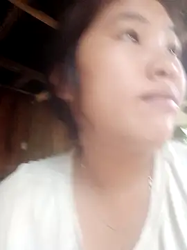 Snapshot of Luyen004 chatting on 09-27-25, 11:43 Luyen004 online show from 09-27-25, 11:43