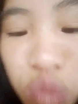 Snapshot of Luyen004 chatting on 09-29-25, 12:27 Luyen004 online show from 09-29-25, 12:27