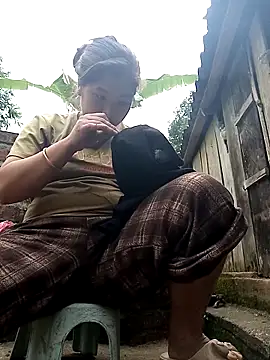 Luyen004 online show from 04-20-26, 02:47