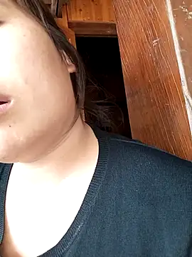 Luyen004 online show from 04-24-26, 06:05