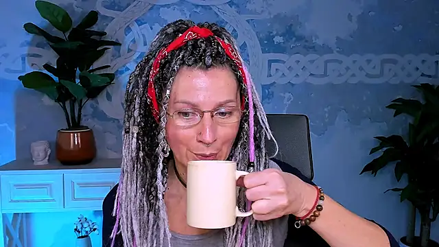 Snapshot of UmaSpace chatting on 09-28-25, 01:05 UmaSpace online show from 09-28-25, 01:05